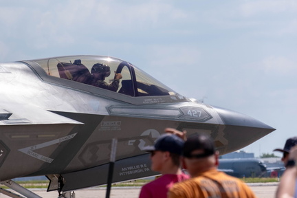 Inside the F-35 - Stealth Fighter Cockpit and Pilot View