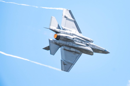 F-35 Lightning II Vertical Maneuver at Guardians of Freedom Airshow